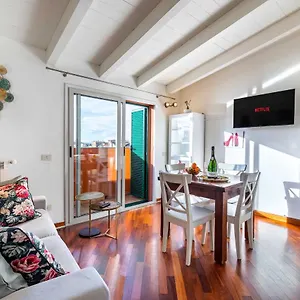 https://attico-venini.it-lombardy.com